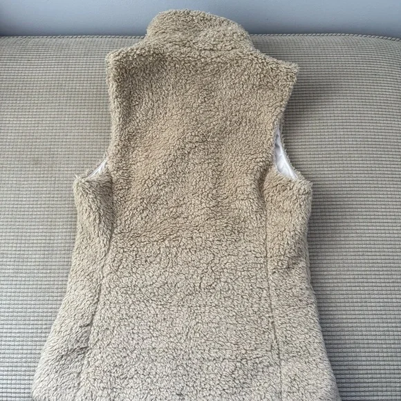 Patagonia Los Gatos Sherpa Vest - Picture 2 of 6